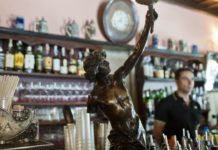 Bari, barista cercasi per 14 ore al giorno a 1000 euro mensili: è bufera sui social bari