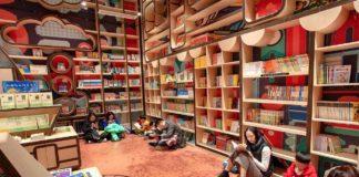 Paghi 12 euro ma potresti leggere libri introvabili: ecco Bunkitsu, la strana libreria di Tokyo