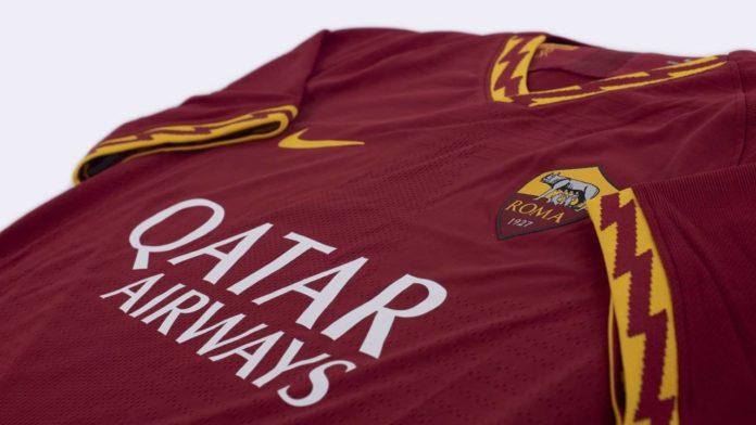 Le foto della nuova maglia della Roma: la reazione dei tifosi