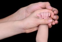 Mamme lavoratrici: quante sono in Italia e cosa fa lo Stato per aiutarle mamme lavoratrici