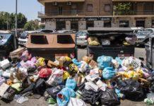 Il Campidoglio nega l’emergenza. Diaco: “Dieci giorni e Roma torna pulita. La discarica? Non serve” roma rifiuti