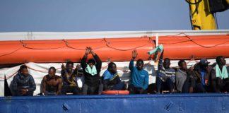 Migranti positivi al Covid-19: chi risponderà dei rischi a cui si espongono le popolazioni locali?