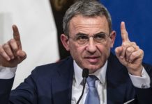 Sergio Costa: “Rifiuti a Roma, una criticità ambientale. Ecco la roadmap che ho proposto” Sergio Costa