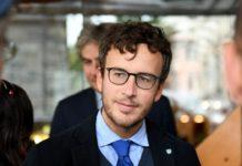 Diego Fusaro presenta il suo partito ‘Vox’: “Un movimento sovranista, populista e socialista”