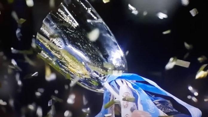 TRIONFO LAZIO ► I tifosi in delirio all’arrivo della squadra in aeroporto con la Supercoppa