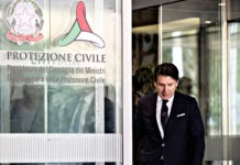 Il campionato prosegue a casaccio, eccola l’Italia dei ministri ignoranti e delle fregnacce Il presidente del Consiglio lascia la sede del dipartimento della Protezione civile dopo la riunione di emergenza sul Coronavirus