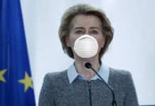 Ursula von der Leyen, membro della CDU e Presidente della Commissione Europea, con la mascherina