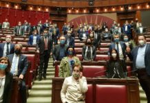 lega occupa parlamento