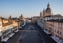 Roma, Piazza Navona deserta. Nella foto Piazza Navona vista dall'alto