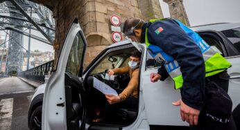 L’auto-certificazione per uscire di casa costituisce un abuso?