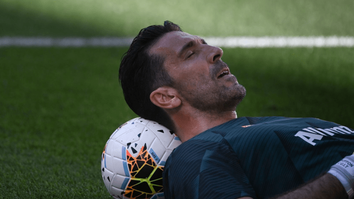 Scatto ► Buffon, una vita tra i guanti