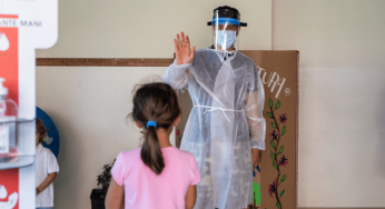 Preda degli sceriffi del virus a 4 anni: lasciate vivere i bambini, lasciate vivere le persone