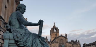 Il delirio politicamente corretto vuole cancellare il filosofo David Hume