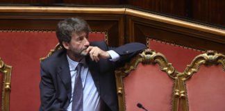 I nemici del popolo ci stanno riuscendo: uccidono la nostra identità un passo alla volta