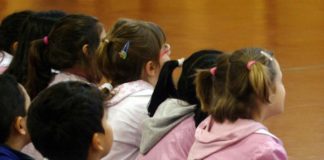 Fanno credere ai bambini che con i debiti si può avere tutto! Così creano consumatori precoci