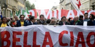 È tragicamente disumano: prima cantano Bella ciao, poi festeggiano la militarizzazione del Paese