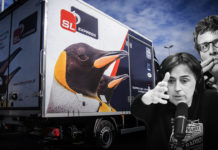 La buffonata del vaccino arrivato con il pulmino dei gelati ▷ “Basta con queste sceneggiate da regime!”