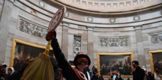 INCREDIBILE NEGLI USA ▷ I sostenitori di Trump irrompono e occupano il Campidoglio di Washington