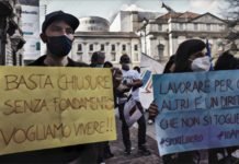 “FATECI APRIRE O MORIREMO DI FAME!” ▷ Il grido dei lavoratori disperati in piazza contro il Governo