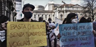 “FATECI APRIRE O MORIREMO DI FAME!” ▷ Il grido dei lavoratori disperati in piazza contro il Governo