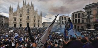 È assurdo! Qualcuno ci deve una spiegazione: vietano le proteste in piazza, ma l’emergenza non c’è per i tifosi?