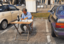 La denuncia di un agente di Polizia ▷ “Ho scelto di non vaccinarmi: ora devo mangiare nel parcheggio”