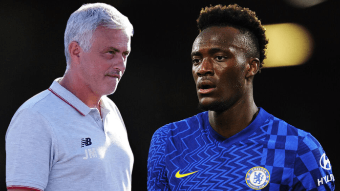 La Roma punta su Abraham per il dopo Dzeko ▷ “Mourinho parlava di lui già nel 2019”