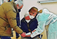 “Costretta al vaccino per mantenere il lavoro”: lo scrive nel consenso, ma il medico non la inocula