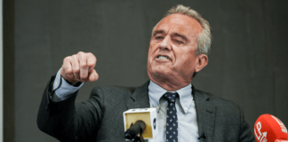 Il discorso di Kennedy Jr. infiamma la piazza ▷ Holzeisen: “Sentiamo il dovere di scendere in campo”