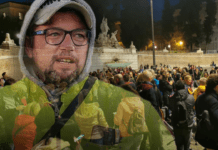 Stefano Puzzer innesca la protesta spontanea a piazza del Popolo: a decine raggiungono il presidio