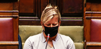 Sara Cunial alla Camera ▷ “Tenete lontane dai nostri bambini le vostre mani avide di innocenza!”