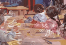 Arriva l’ultima trovata degli sceriffi del virus sui bambini: vietato parlare in mensa a scuola