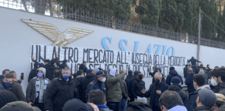Lazio, esplode la contestazione ▷ Tifosi in protesta a Formello
