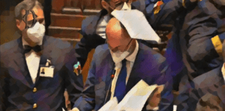 Bufera alla Camera contro l’obbligo vaccinale: pioggia di fogli sul ministro D’Incà ▷ “State uccidendo la democrazia”