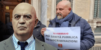 Senatore si incatena davanti al Parlamento contro l’obbligo di vaccino ▷ Rizzo: “Pfizer ha vinto la guerra, più potente di uno Stato”