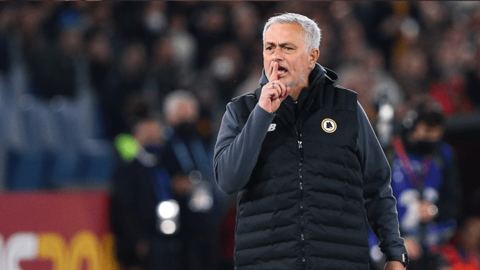 Mourinho imbufalito, muso duro alla Sud e polemiche ▷ “Mentalità vincente”; “Adesso non si può neanche tifare”