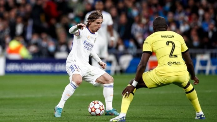 Fuochi d’artificio al Bernabeu ▷ Il Real soffre e perde ma elimina un Chelsea superlativo