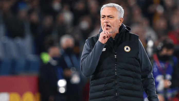 Napoli-Roma, Mourinho furioso: arbitri sotto processo ▷ Il dibattito si accende in diretta mourinho