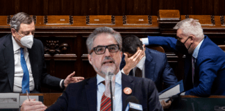 “Siete no-pax”: Cabras punge la Camera ▷ “Credete che gli italiani ci caschino ancora una volta”