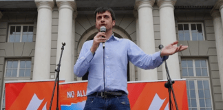 Forciniti in piazza le suona al governo Draghi ▷ “É un oligarca fuori controllo: Italia svenduta” forciniti