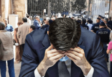 Palermo, folla inferocita contro il Ministro Speranza ▷ Tensione alle stelle tra insulti e grida speranza