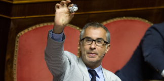 Governo al bivio ▷ Sen. Ciampolillo: “Si tratta di un’operazione per rafforzare il potere di Draghi”