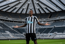 Newcastle batte la concorrenza: Isak è il nuovo attaccante bianconero