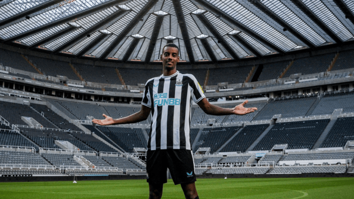 Newcastle batte la concorrenza: Isak è il nuovo attaccante bianconero