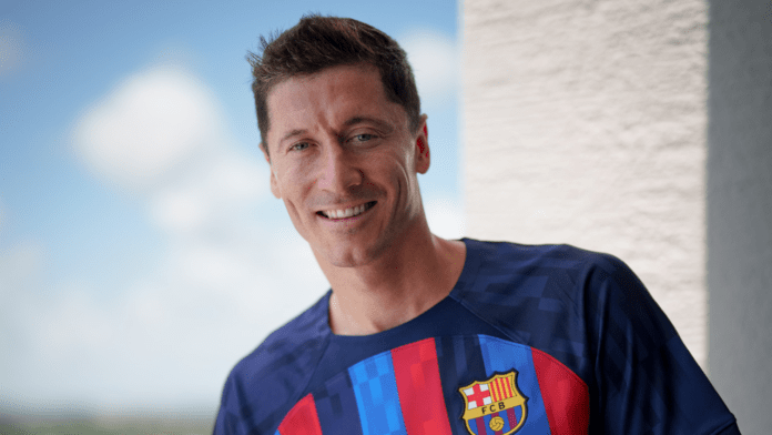 Barcellona, il giorno di Lewandowski: le immagini della presentazione al Camp Nou