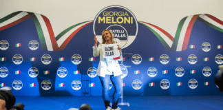 Disfatta antisistema alle urne: tra destra bluette e sinistra fucsia, il vero vincitore è solo uno