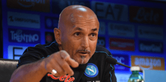 Spalletti-Auriemma, il siparietto in conferenza e la strana abitudine di sedersi sulla riva ▷ “È il modo che fa la differenza”