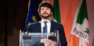 La sinistra di oggi? Afona, come Benifei che parla per minuti senza audio davanti a Letta