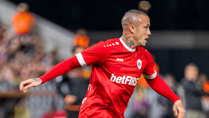 Continuano i guai per Nainggolan: l’Anversa sospende il centrocampista a tempo indeterminato