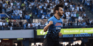 Il Napoli sa solo vincere: poker al Sassuolo con tripletta di Osimhen e capolavoro di Kvaratskhelia